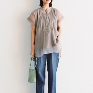 「透け感・シアー素材」どう着ればいい？ヘルシー＆上品な【着こなしのコツ】