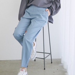 春夏コーデの幅が広がる！おしゃれな「カラースラックス」を着こなそう！