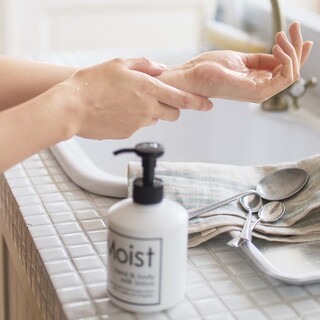 髪もお肌もこれひとつ♪軽いつけ心地でしっとり潤う「オイル＆バーム」