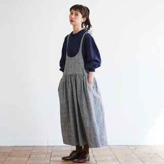 フォーマルにも◎！グレー×ネイビーの大人な着こなし