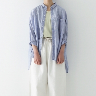 一枚でも羽織ってもサマになる。「リネンシャツ」で楽しむ爽やかコーデ