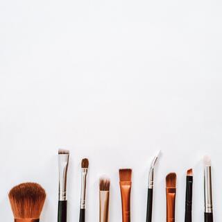 テクより道具に頼るのもアリ。プロ愛用の名品コスメ20選