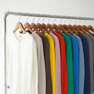 初夏の日差しに映える！「差し色」コーディネート＆大人が取り入れたいカラー5選