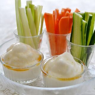 野菜につけてポリポリ♪おしゃれでおいしい「ディップ」のレシピ