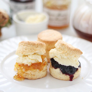 至福のおやつ【クロテッドクリーム】とスコーンのレシピ