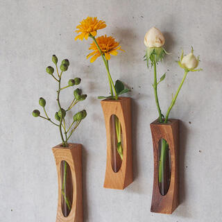 気軽に“花のある暮らし”を楽しもう♪素敵な【一輪挿し】とお手入れ方法