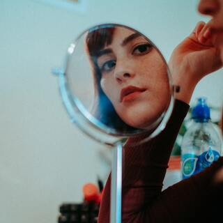 欲しいのは「落ちないアイライナー」！皮脂や水に強いアイテムとメイクテクをご紹介。