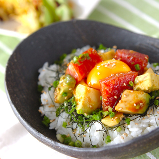 丼もサラダも♪人気の「アボカドとマグロ」を使った絶品レシピ39品