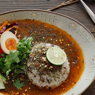 夏カレーをぐっとおしゃれに！わたし専用「カレー皿」を見つけよう