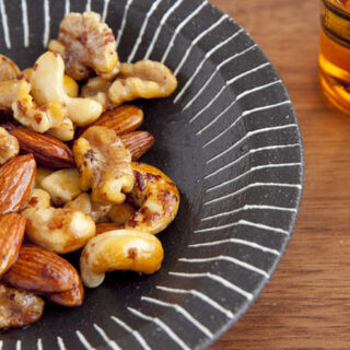 「ミックスナッツ」で美味しく健康美人に。おすすめ商品とレシピをご紹介