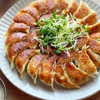 焼き、揚げ、茹で…どれにする？食感も美味しい「餃子」のアレンジレシピ