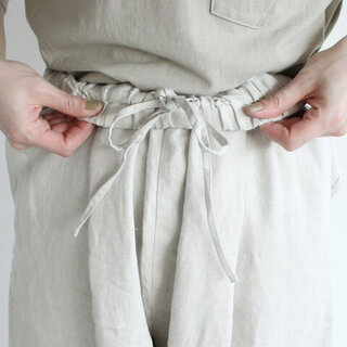 楽ちん、キレイ。毎日履きたい「ウエストゴム」の上品パンツコーデ