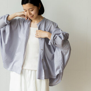 夏コーデに「シャツ」をON。秋まで着まわせる大人の着こなし