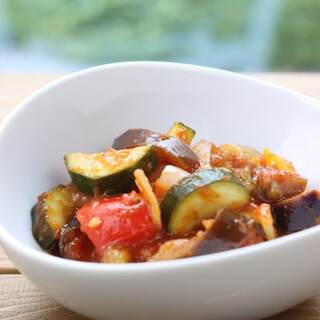 夏野菜のトマト煮込み！イタリアの家庭料理【カポナータ】レシピ集