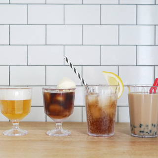 普段使いからアウトドアにも！透明感のあるお洒落な「割れないグラス」