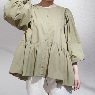 今からチェックしておきたい！秋のトレンド「ボリューム袖ブラウス」