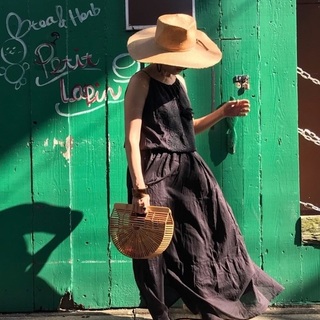 「サマードレス」で旅先や夏の日々に彩りをそえる。今着たい一枚をご紹介！