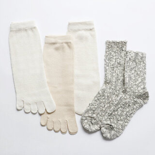 【冷えとり靴下】重ね履きで足元あったか