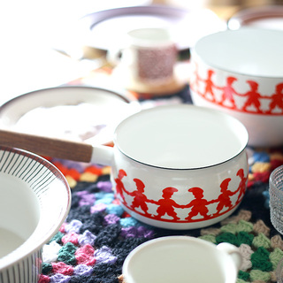 昔ながらの愛され素材「ホーロー」の魅力と素敵な雑貨