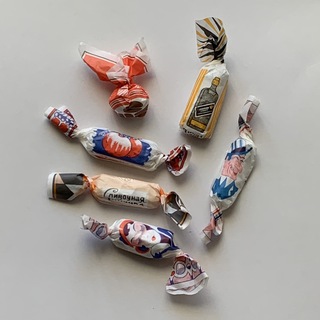 レトロなパッケージにキュン♡包み紙も味も楽しめるチョコ