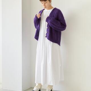 「パープル」と相性のいい色は？秋冬コーデのおしゃれな色合わせお手本帖