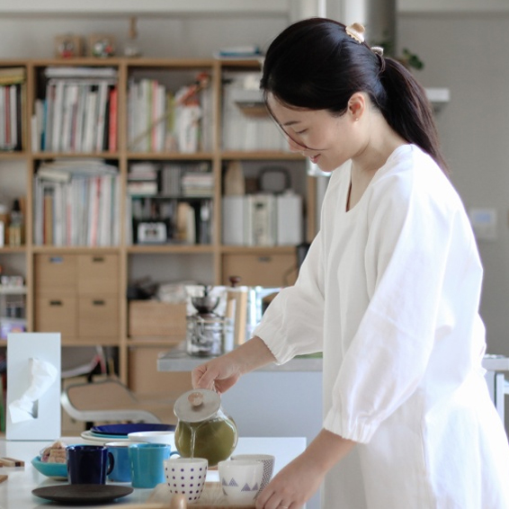 洋服感覚で着たい 割烹着 はこれ おしゃれで可愛い10選 ハンドメイドの作り方 キナリノ