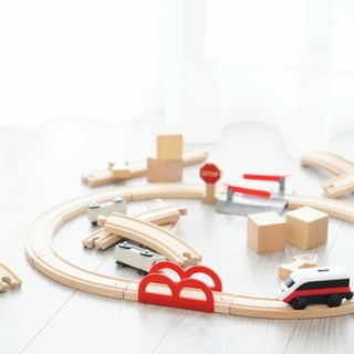 『1歳のおもちゃ』は何選ぶ？発育に役立つおもちゃ選びのポイント