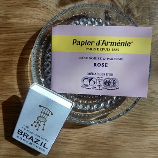 マダムの香りを、鞄にしのばせて