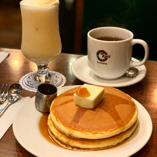上質な空間と極上のコーヒーを。地元ライターおすすめ、神戸のレトロな純喫茶《7選》