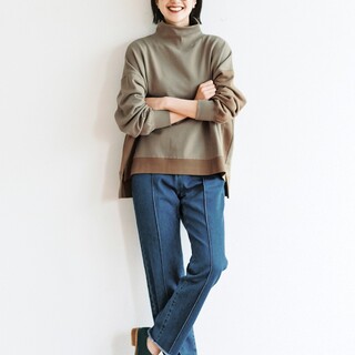 スッキリ見せが叶う大人の味方。「センタープレスパンツ」の冬コーデ