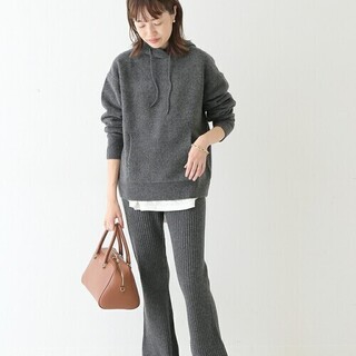 『ニットパーカー』ならオシャレに決まる！大人女子のカジュアルコーデ集