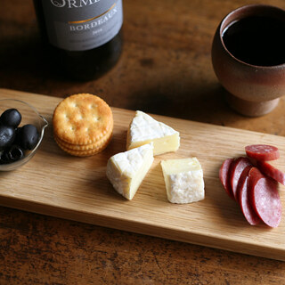 まな板としても器としても。「カッティングボード」でおしゃれな食卓