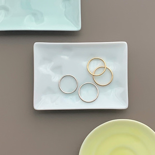 重ねる楽しみ！華奢なリングを指に