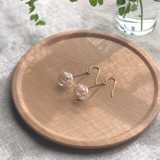 大人の宝物。繊細なガラスのアクセサリー