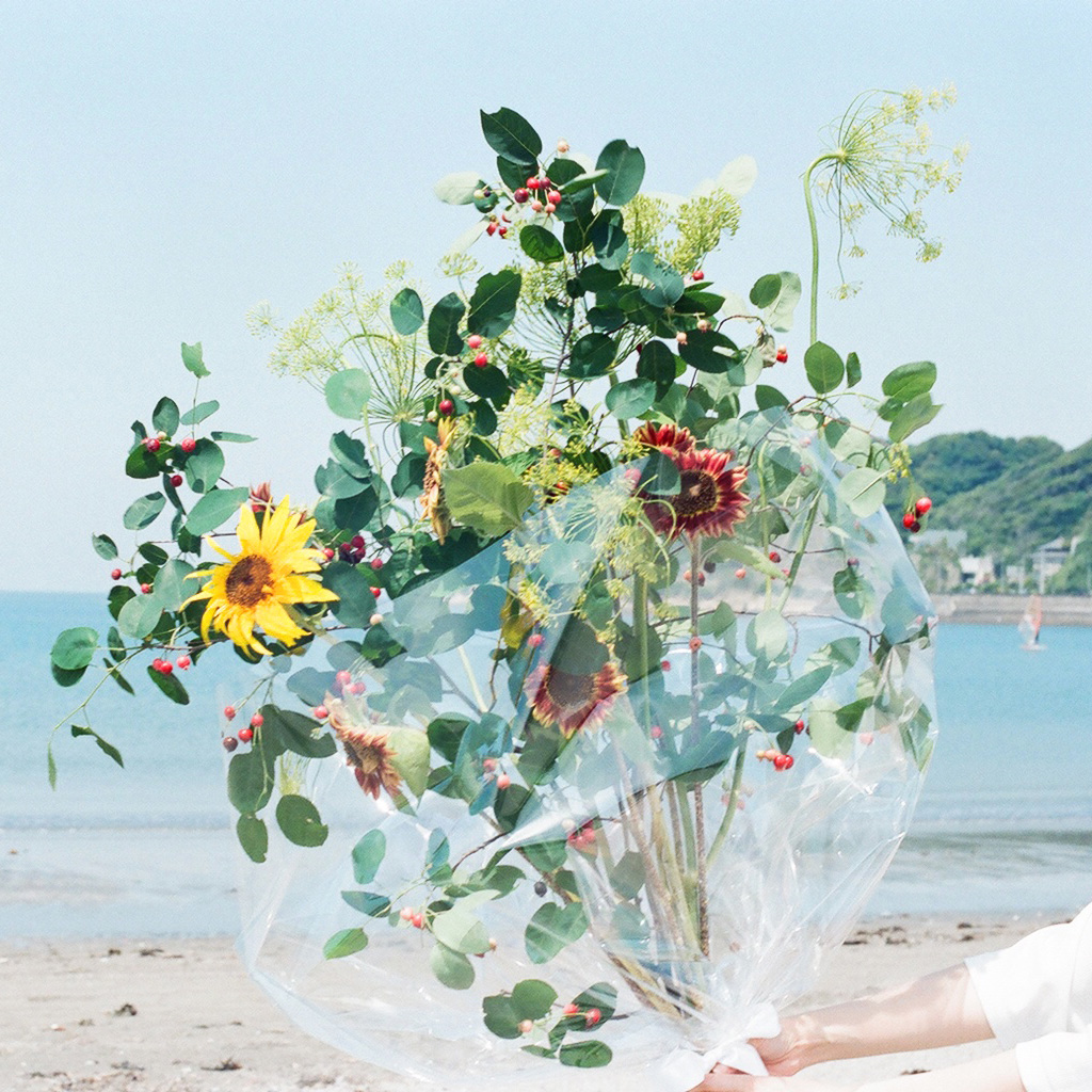 海の街で愛される小さな花屋。
神奈川・逗子の〈橘〉へ | キナリノ