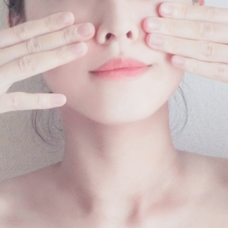 『顔のむくみ』スッキリ解消！気を付けたい習慣&むくみ解消ケアグッズ