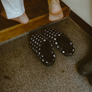 これからの時季の新定番。巷で話題の冬用サンダルって？