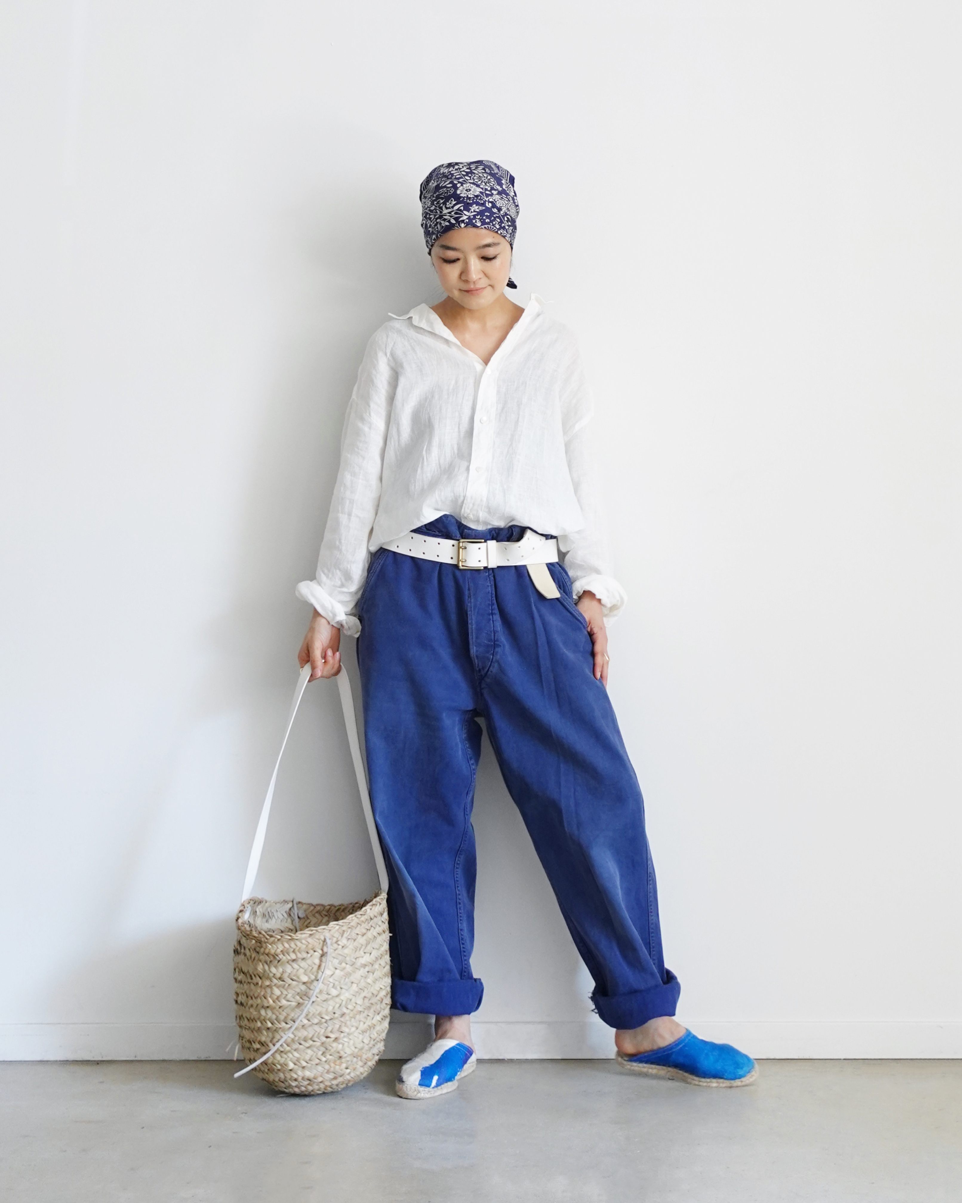 定番色「白」はリネンシャツで、ニュアンス上手に！【ichi 本多さん