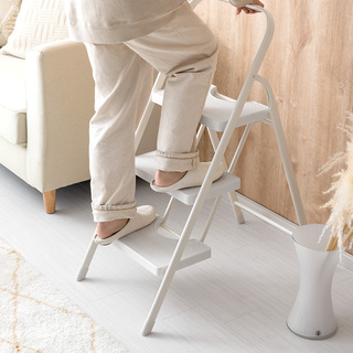 おしゃれで使い勝手のいい「脚立」踏み台や腰掛け、インテリアにも◎