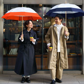 秋雨にこだわりの傘を。持つ人のセンスが表れるレイングッズ