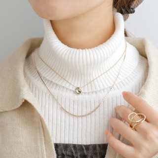 ネックレスの重ね付けのコツは?長さや色違いでおしゃれ度アップ!