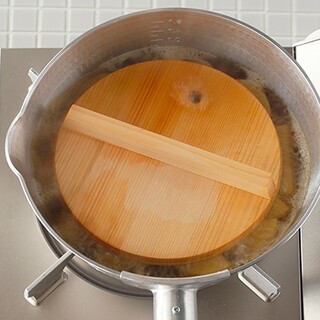 落とし蓋の使い方＆おすすめ代用方法｜煮込み調理がレベルアップ！