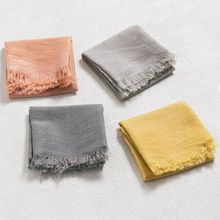 上品な『ハンカチ』のプレゼント。出会いの季節を彩る10選