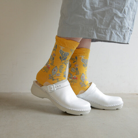 大人の「サンダル×靴下」コーデ。おしゃれな合わせ方参考帖