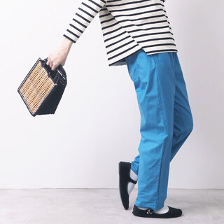 カラーパンツのおしゃれコーデ｜いつもの着こなしがあか抜ける！