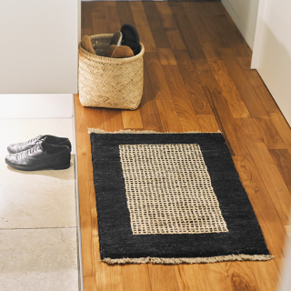 手しごとラグで、秋冬の模様替え。
インテリアスタイリストのお部屋づくり