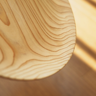 樹齢約60年の秋田杉から生まれる、美しい木皿の話 ―東北スタンダードマーケット 大河内英夫さん