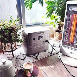 日常も、非日常も。
冬の暮らしを灯すおしゃれなポータブル電源