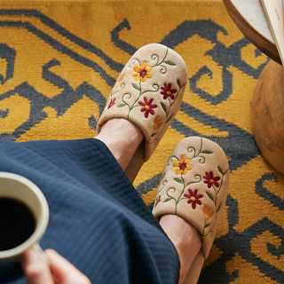 見直したい、足もとの心地よさ。暮らしが変わる機能美スリッパ
