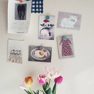 ポストカードで白壁を飾る。
素敵なアートが身近にある嬉しさ